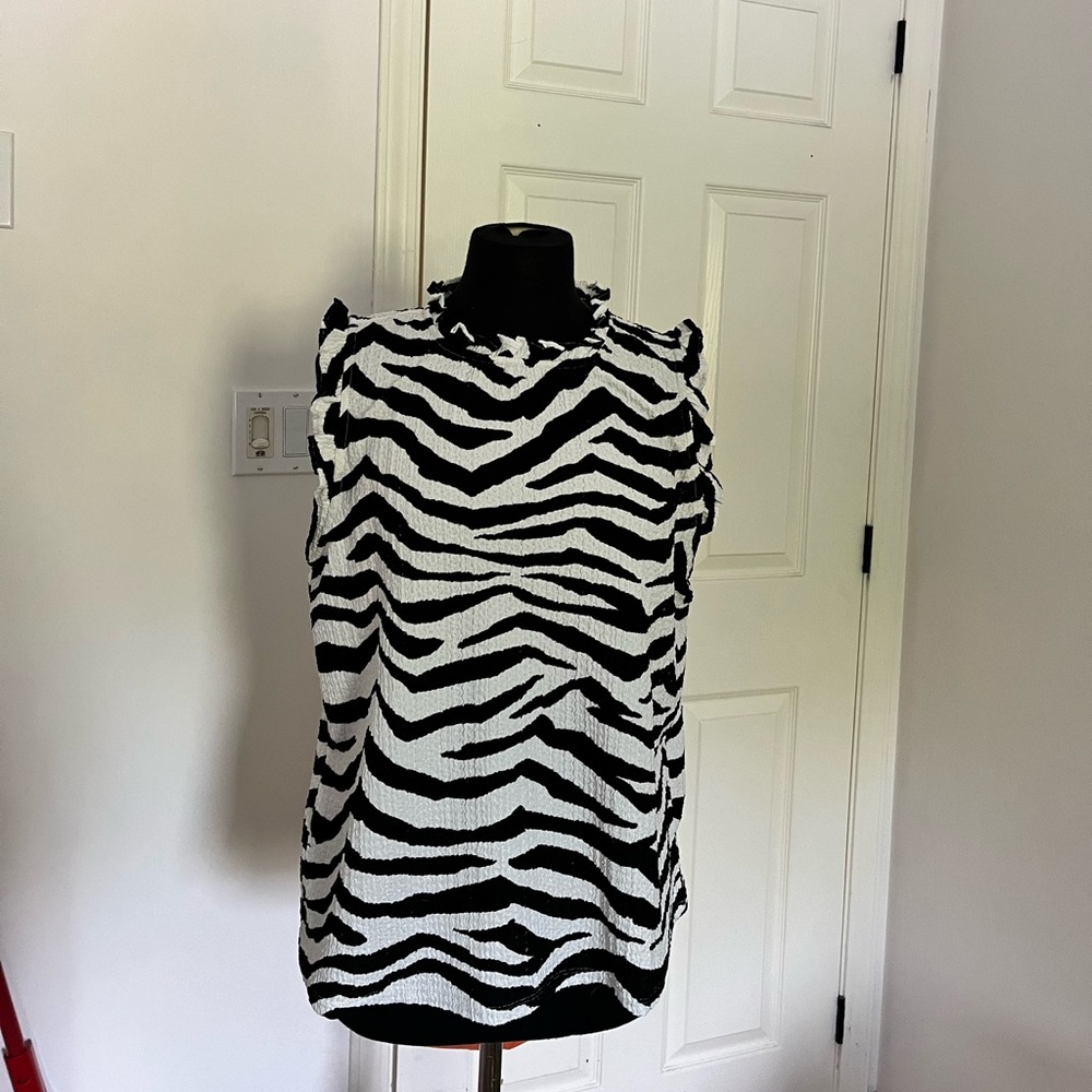 Tiger Print Textured Ruffle Top - Picture 9 of 9